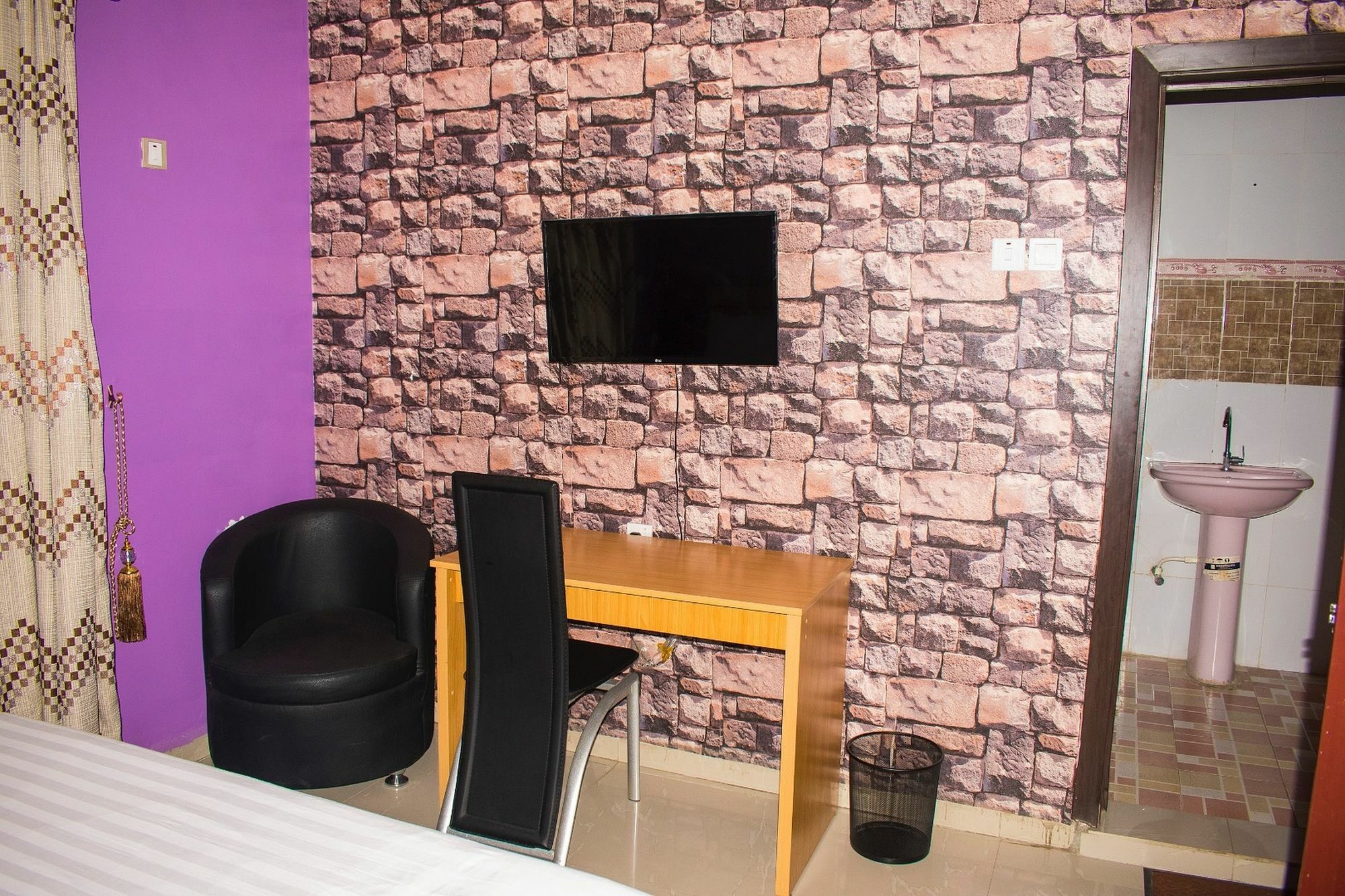 Crestview Hotel & Suites Лагос Екстериор снимка